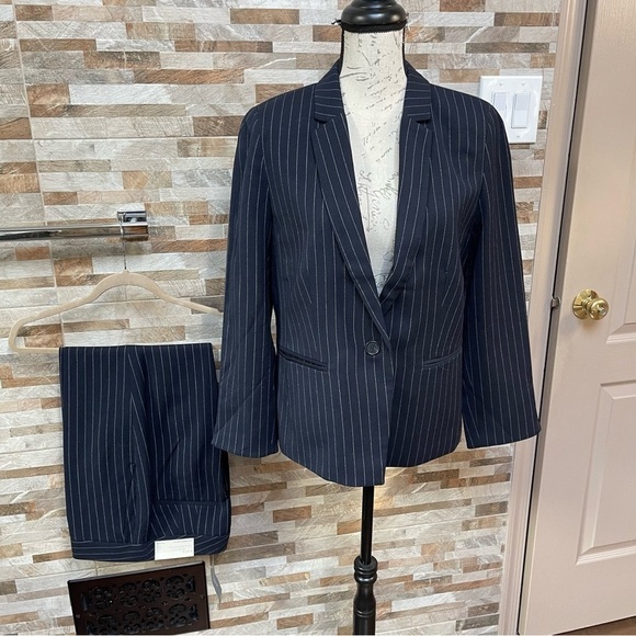 Ann Taylor Pinstripe Pantsuit Blazer Size 8 Petite 10 NWT - Picture 2 of 15